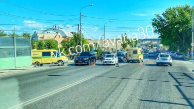 Фото - В Астрахани Toyota Land Cruiser напоролся на трос между двумя броневиками